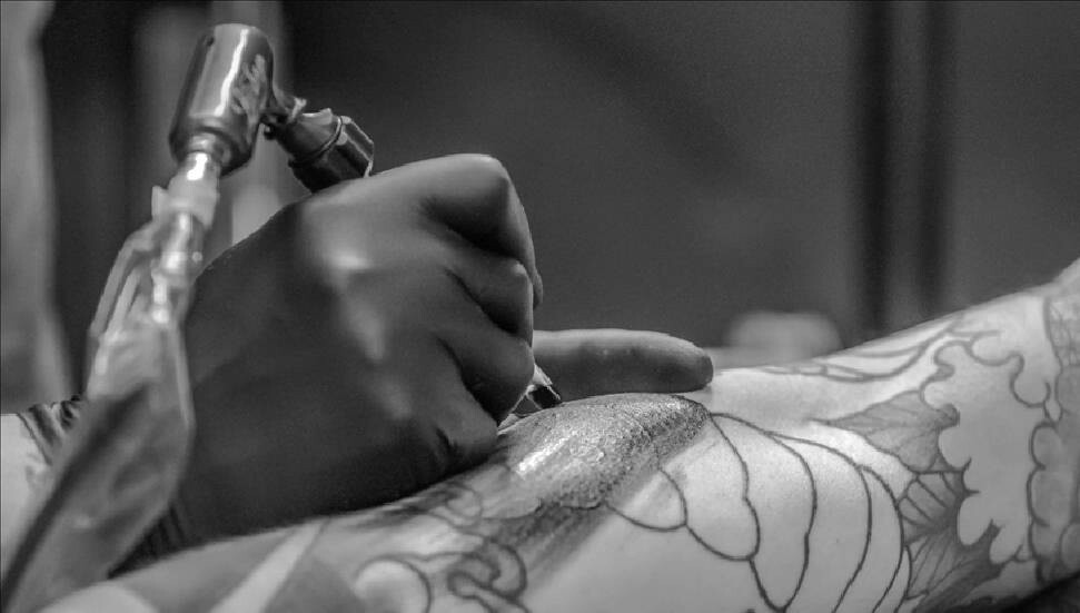 Araştırmacılar, dövme mürekkebinin lenf ve cilt kanseri riskini artırdığını belirledi