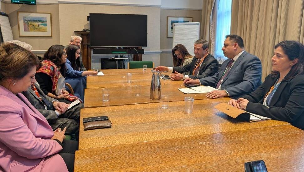 Dışişleri Bakanı Tahsin Ertuğruloğlu, Londra’da temaslarda bulundu