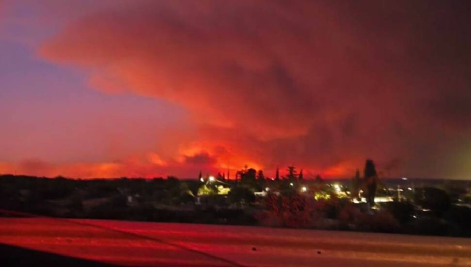 Limasol'da alevlerle mücadele sürüyor: Bir kişi ölü bulundu!