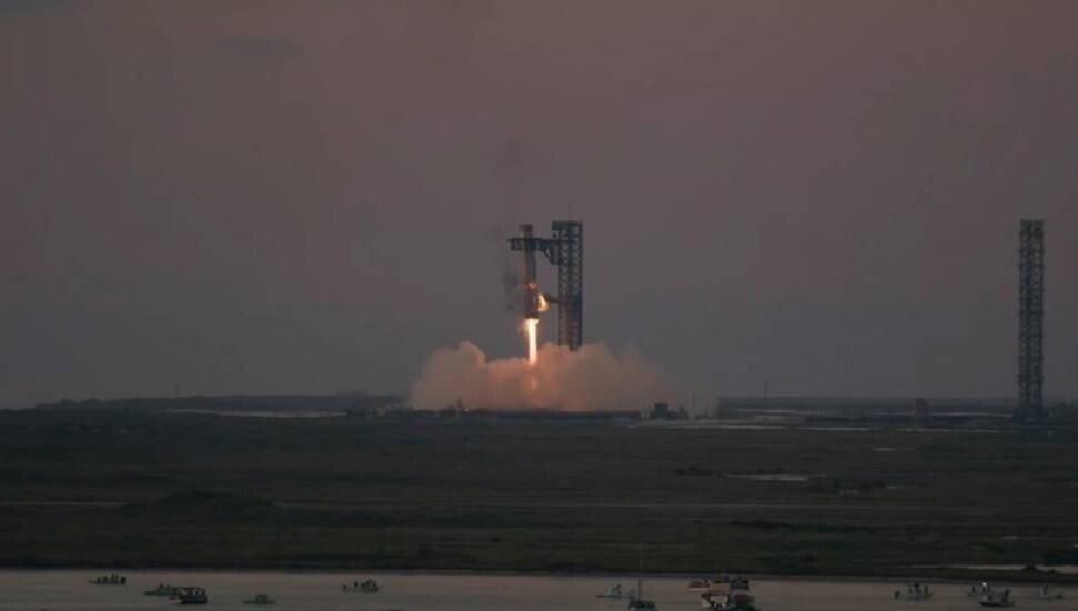 SpaceX'in Starship roketi, 10’uncu test uçuşunu başarıyla tamamladı