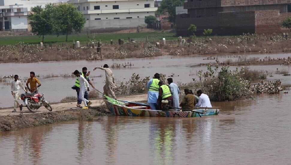 Pakistan'ın Pencap eyaletindeki seller nedeniyle yarım milyon kişi daha tahliye edildi