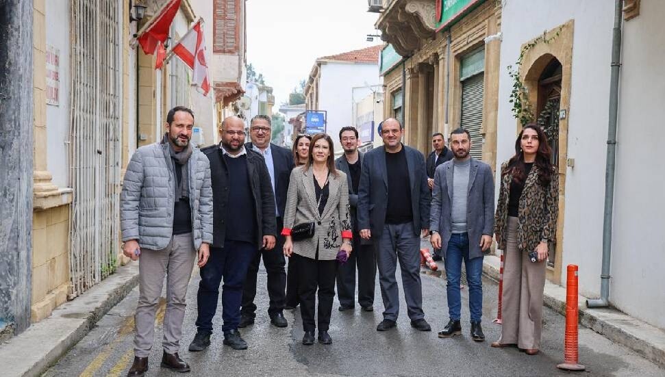 Sıla Usar İncirli, Lefkoşa Surlariçi’nde esnafın yeni yılını kutladı