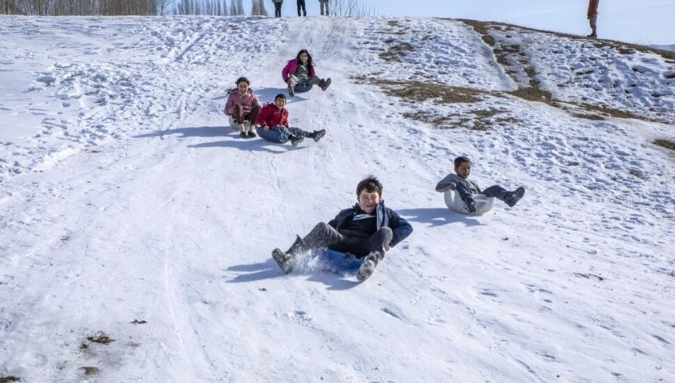 Türkiye'de pek çok ilde eğitime kar molası: Bazı kentlerde kamu personelleri idari izinli