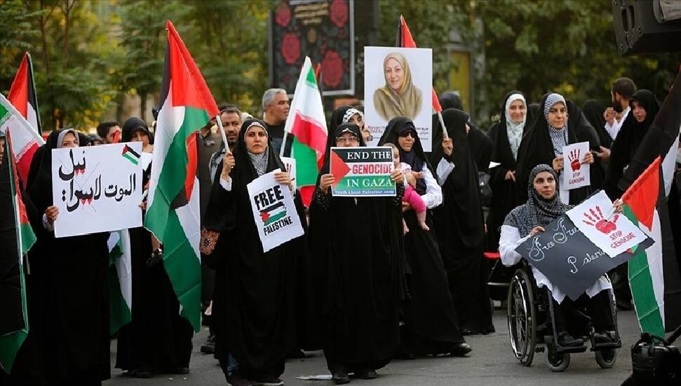 İran'ın başkenti Tahran'da sağlık çalışanları İsrail'in Gazze'deki soykırımını protesto etti