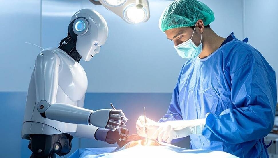 Yapay zeka ve robotlar doktorların rakibi değil yardımcısı olacak
