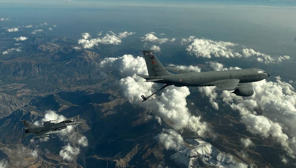Türk Hava Kuvvetlerinden Kıbrıs Adası'nın güneyinde eğitim uçuşu