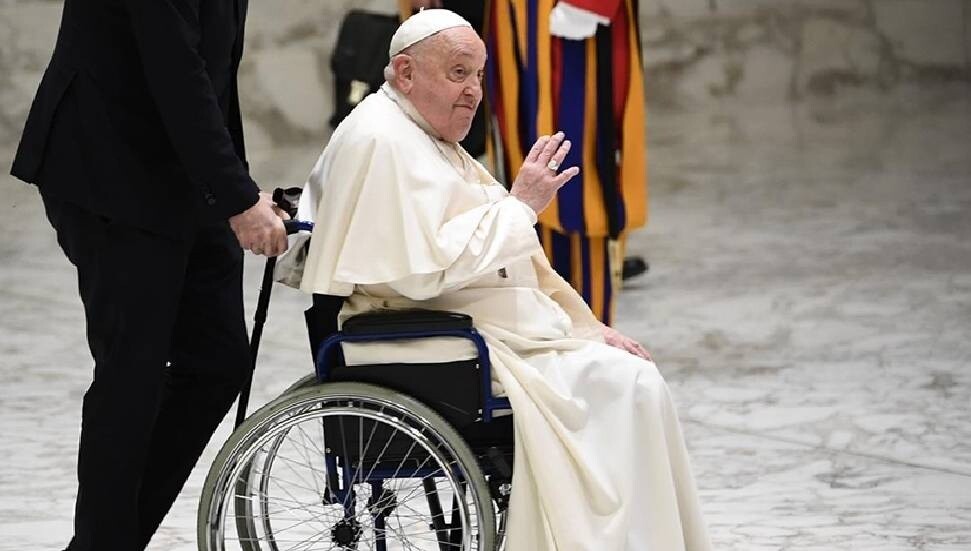 Doktorları Papa Franciscus'un sağlık durumu hakkında konuştu