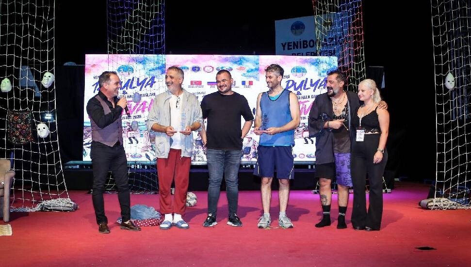 14. Pulya Festivali’nde “Üçü Bir Arada” tiyatro oyunu sahnelendi