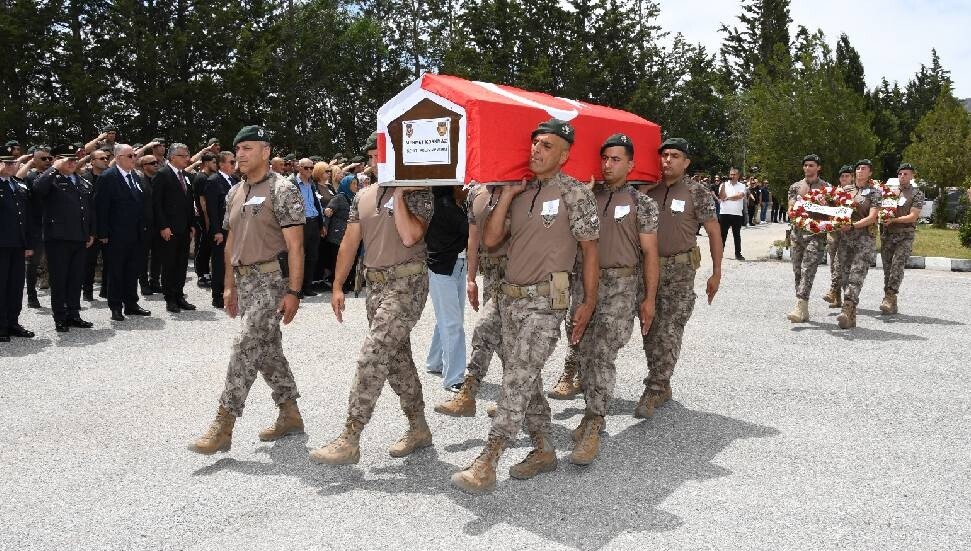 Şehit polis Mehmet Korkmaz son yolculuğuna uğurlandı