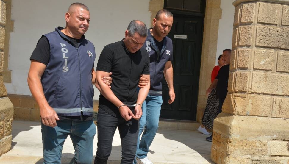 Çalıştığı iş yerlerinden para çalan sanığa 3 buçuk yıl hapis cezası!