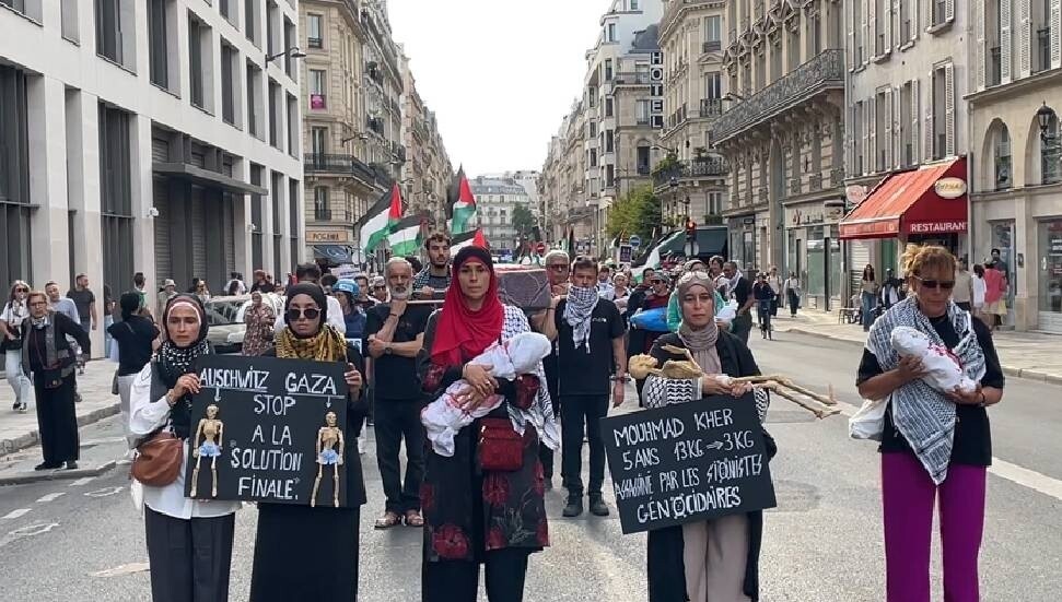 Fransa'da Gazze'deki kıtlığa dikkati çekmek için gösteri düzenlendi