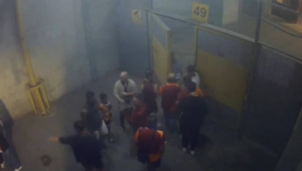 Galatasaray ile Çaykur Rizespor maçında biletsiz kişileri içeriye alan güvenlik görevlileri yakalandı