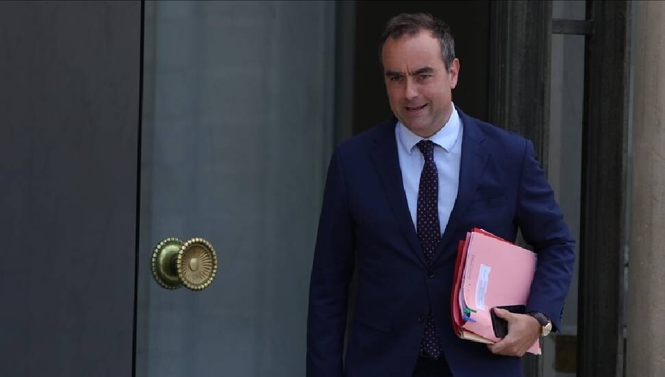 Fransız hükümeti, tartışmalı emeklilik reformunu askıya almak için parlamentoya teklif sunacak