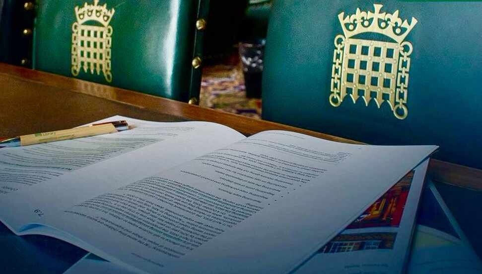 İngiltere’de süresiz oturum için 5 yıl yerine 10 yıl şartı tepki çekti