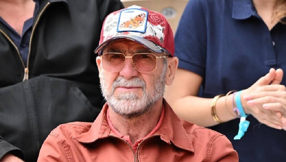 Eric Cantona'dan Mervan Barguti için tasarlanan formaya destek
