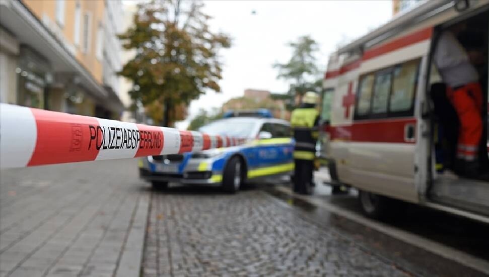 Almanya'da tren istasyonundaki bıçaklı saldırıda 12 kişi yaralandı
