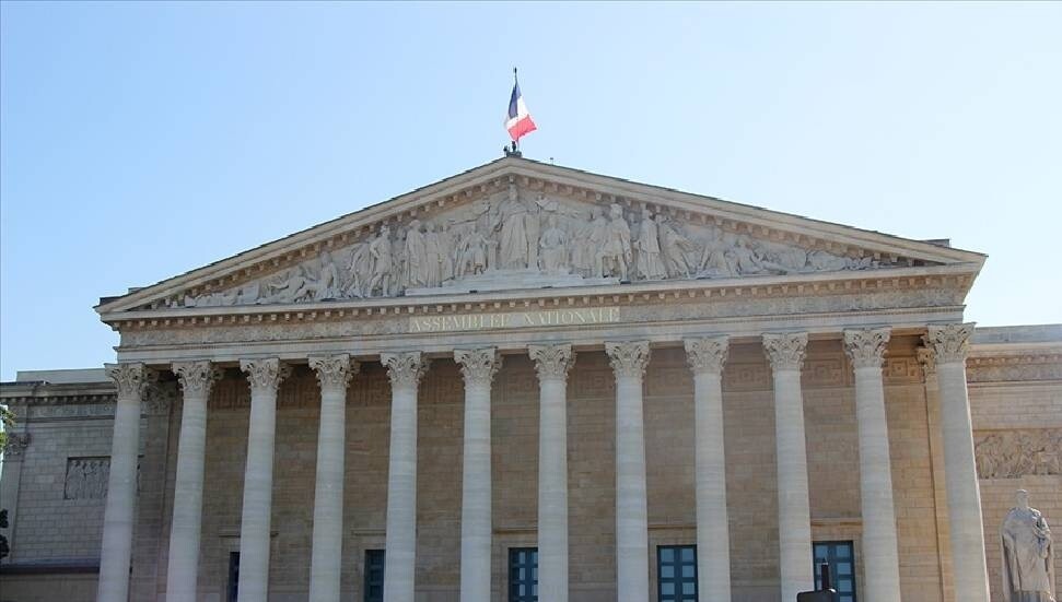 Fransız Meclisi "ölmeye yardım" olarak nitelendirilen yasa tasarısını kabul etti