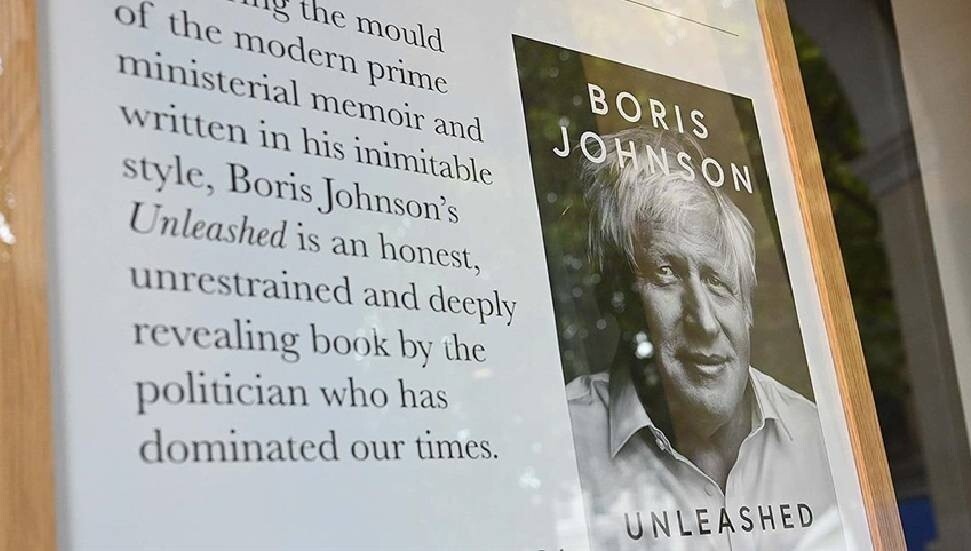 Eski İngiltere Başbakanı Johnson, kitaplarını yazarken yapay zekadan faydalandığını söyledi