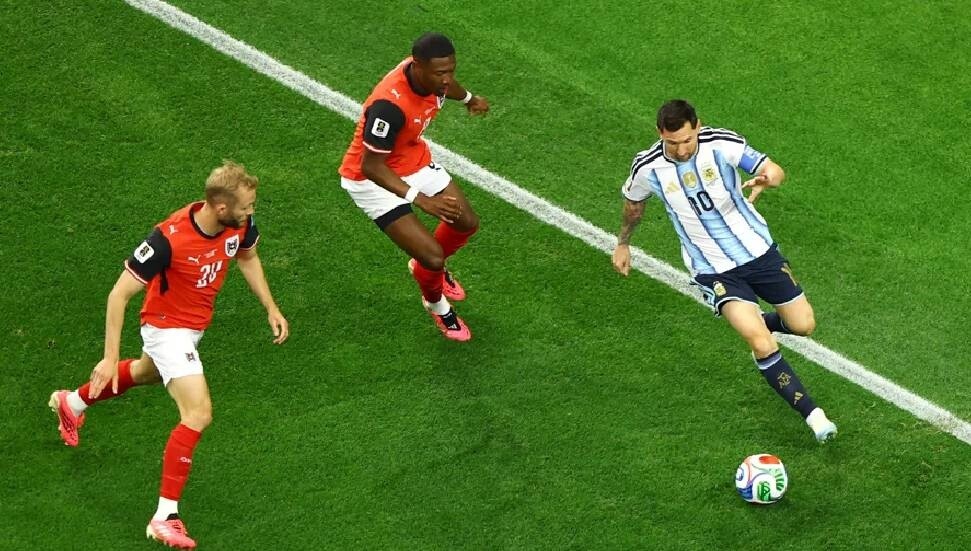 Messi rekoru kırdı: Arjantin'i bir kez daha galibiyete götürdü
