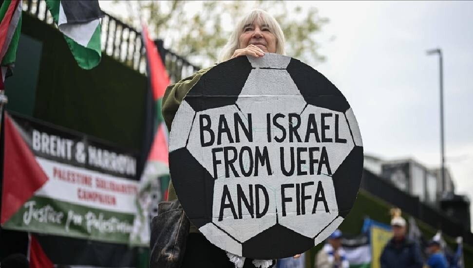 İsrail'in futboldan men edilmesini isteyen protestocular Wembley Stadı'na yürüdü