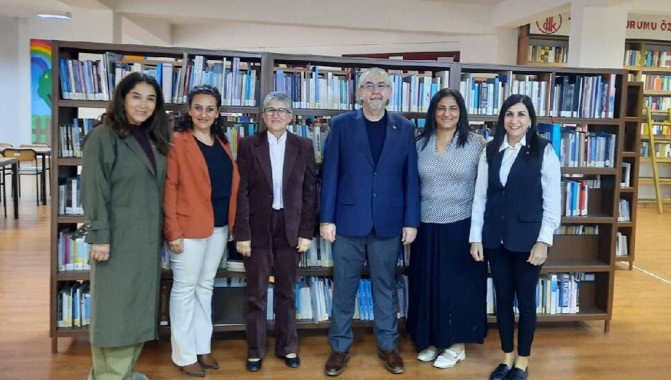 Kıbrıs Türk Kütüphaneciler Derneği, AÖA Başkanı Güner Konedralı’yı ziyaret etti