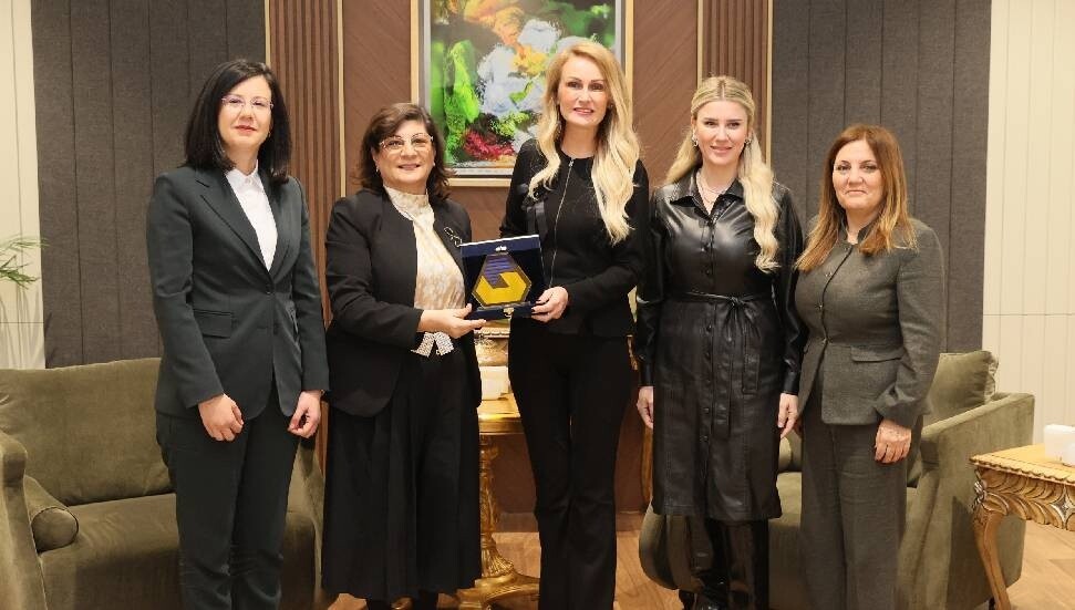 Nilden Bektaş Erhürman, DAÜ Kadın Araştırmaları ve Eğitimi Merkezi heyetini kabul etti