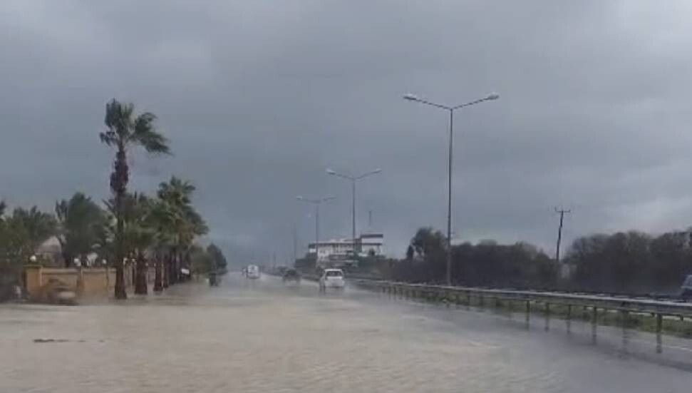 Sürücüler dikkat: Sağanak yağış sürüş güvenliğini olumsuz etkiliyor