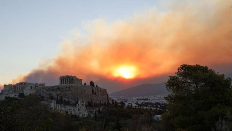 Wildfires Scorch Greece for a Second Day, Thousands Evacuated