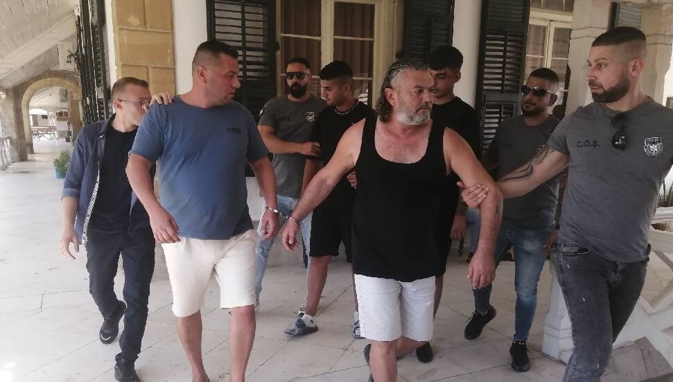 Ülkeye bir iş insanını vurmaya gelmekle itham edilen zanlılar mahkemede!