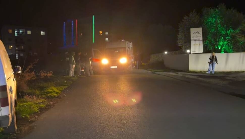 Gemikonağı'nda motosiklet sürücüsü yayalara çarptı: Yaralılar var