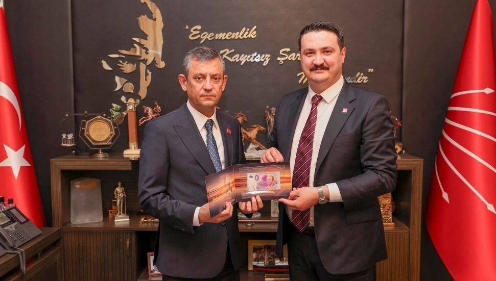 CHP KKTC Temsilcisi Mustafa Yürükcü, CHP Genel Başkanı Özgür Özel'i ziyaret etti