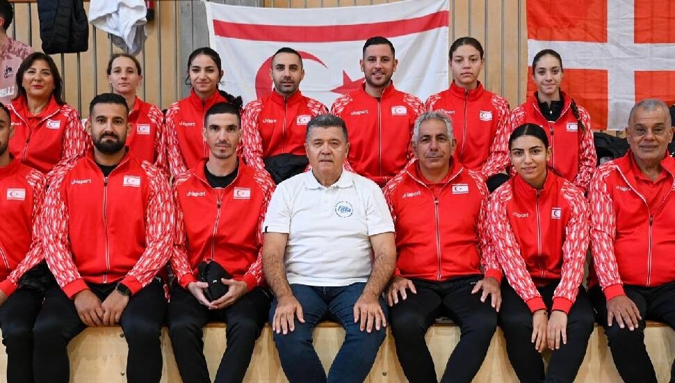 Futbol Tenisi Milli Takımı gururlandırdı: Başbakan Ünal Üstel'den tebrik mesajı