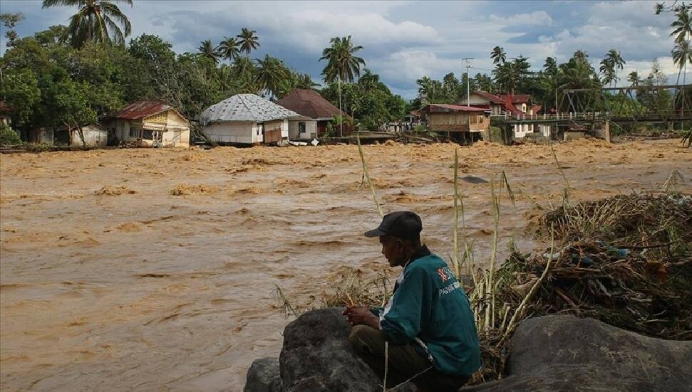 Endonezya'da şiddetli yağışların yol açtığı afetlerde ölenlerin sayısı 174'e yükseldi