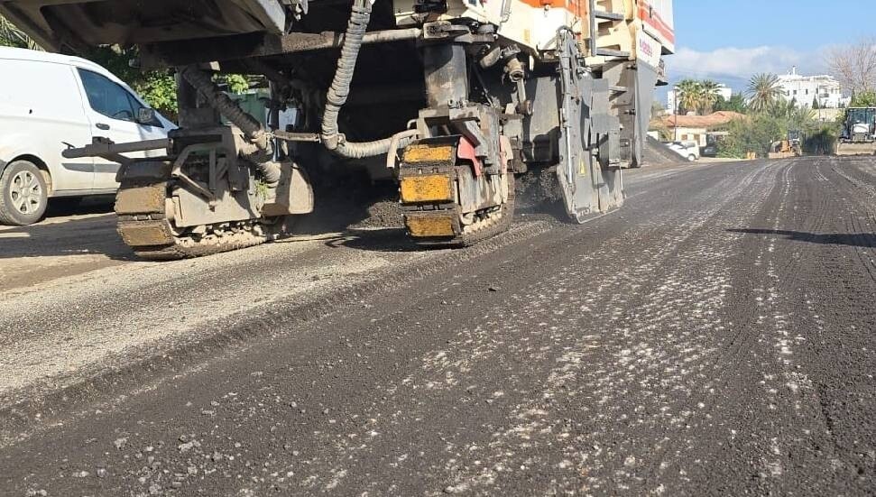 Lefkoşa’da asfaltlama çalışmaları sürüyor: Surlariçi’nde bazı sokaklar trafiğe kapalı
