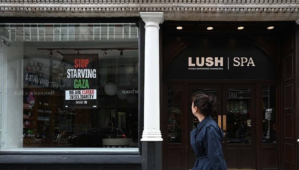 İngiliz kozmetik markası Lush'ın ülkedeki mağazaları, Gazze ile dayanışma için bir günlüğüne kapandı