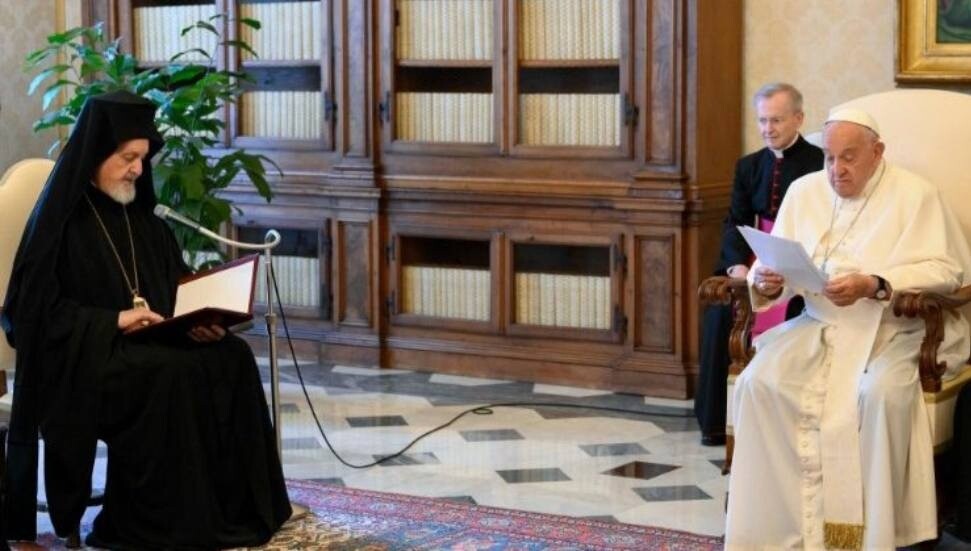 Papa, Rum Patrikanesi heyeti ile görüştü