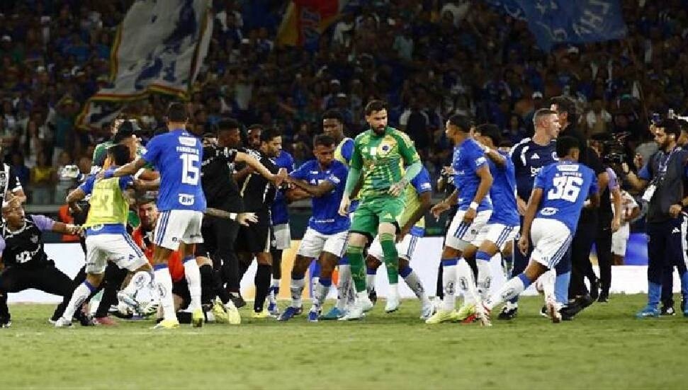 Brezilya'da olaylı maç! 23 kırmızı kartla tarihe geçti