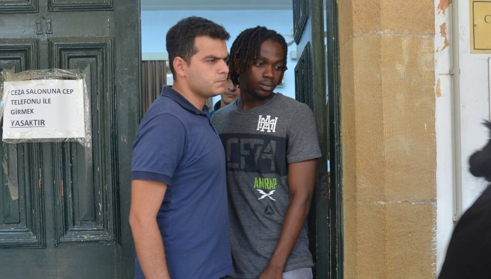 Ledra Palace’de bir valiz dolusu gümrüksüz eşyayla yakalanan zanlıya 3 gün tutukluluk!