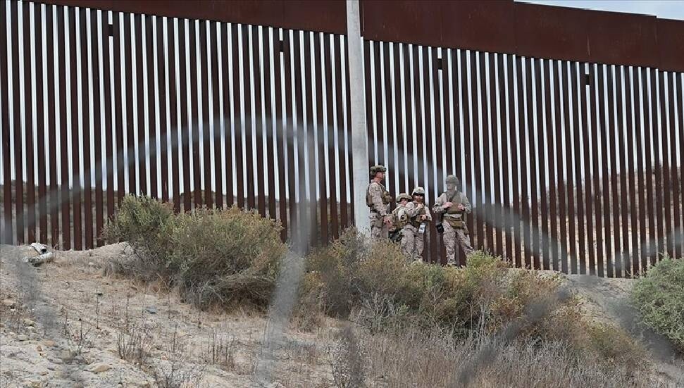 ABD, düzensiz göçmenleri engellemek için Meksika sınırına yaklaşık 1500 asker daha gönderecek