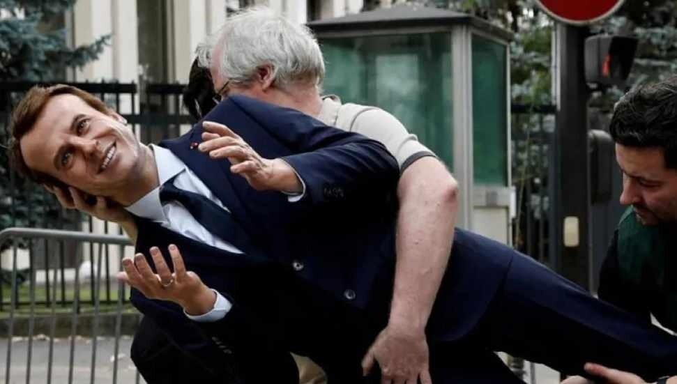 Macron'un bal mumu heykeli çalındı