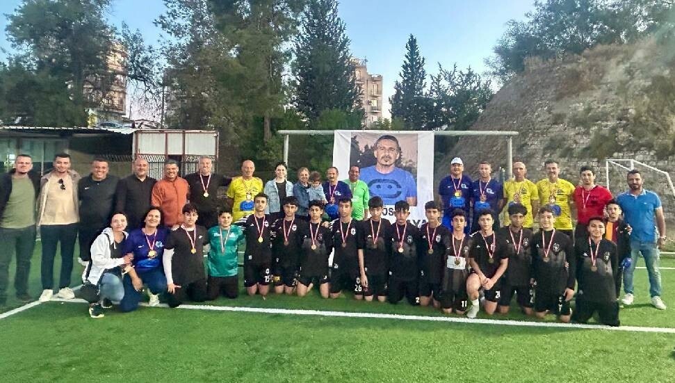 Genç yaşta yaşamını yitiren öğretmen, sendikacı ve spor insanı Cenker Kaya anıldı