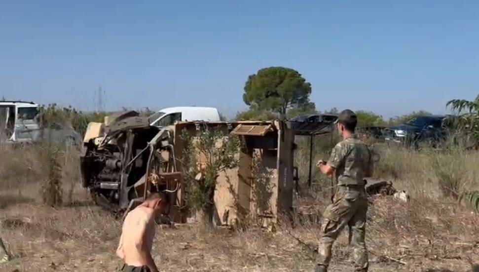 Akçay yolunda askeri araç devrildi: 12 yaralı