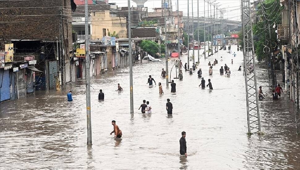 Pakistan'daki muson yağmurları nedeniyle haziran sonundan bu yana ölenlerin sayısı 657'ye yükseldi