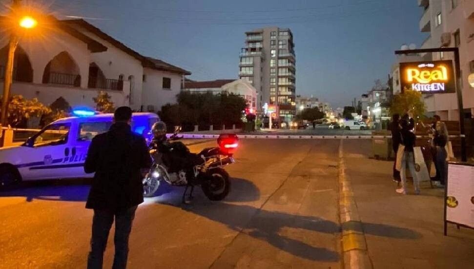 Girne'de bomba paniği: Kontrollü bir şekilde patlatılan çantadan kıyafet çıktı