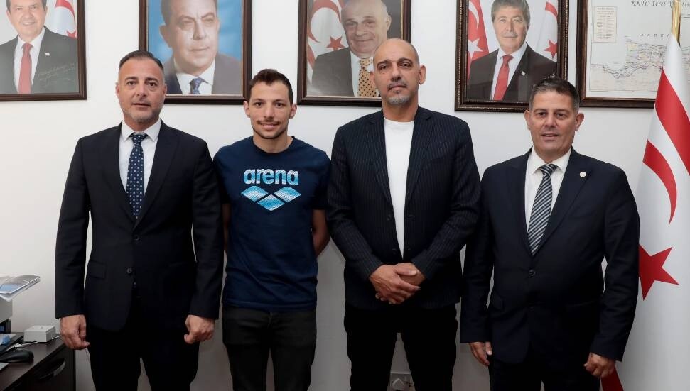 Milli yüzücü Doğukan Ulaç’tan Hüseyin Cahitoğlu’na ziyaret