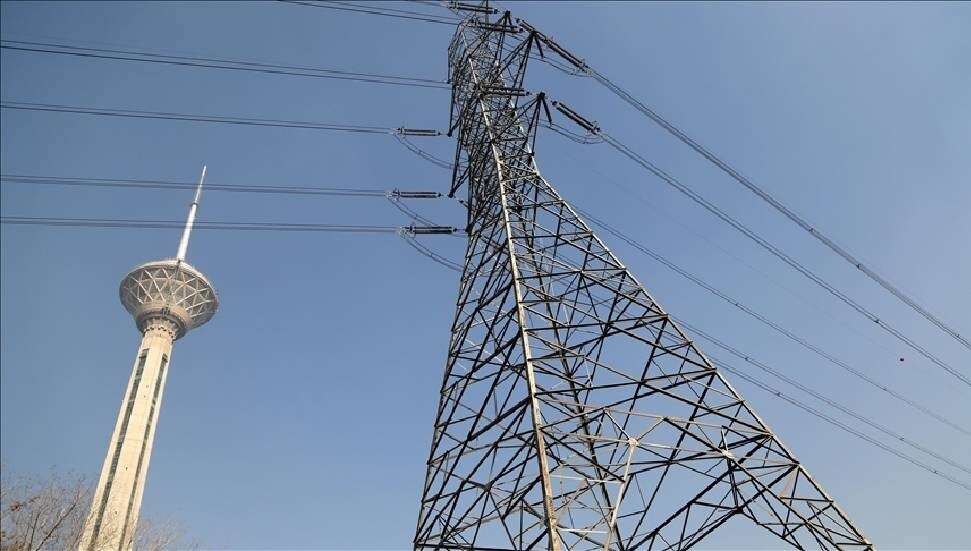 İran’ın başkenti Tahran’da tasarruf kararına uymayan 160 kurumun elektriği kesildi