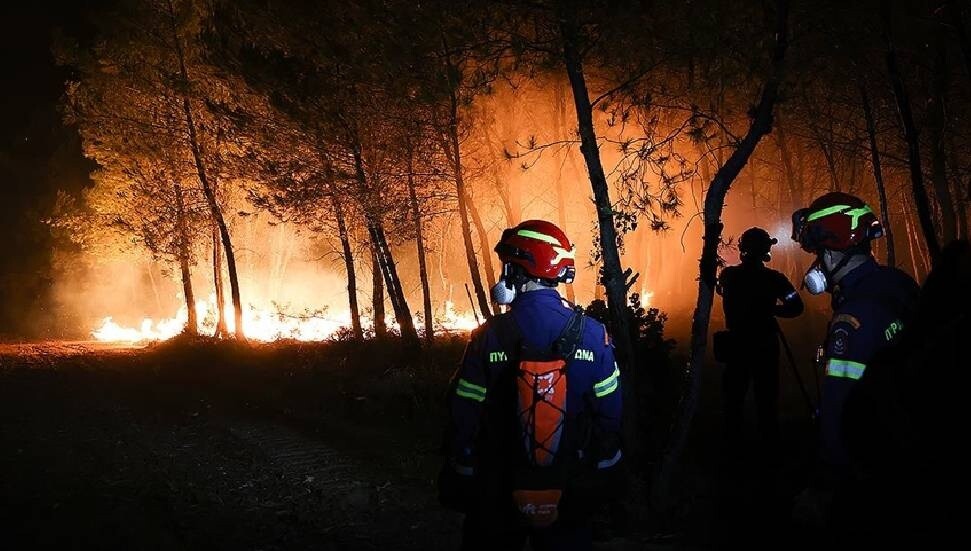 Avrupa'nın kavurucu sıcaklarla ve alevlerle mücadelesi sürüyor
