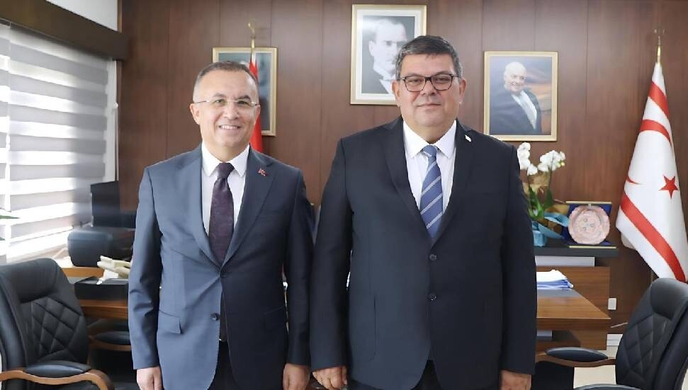 Maliye Bakanı Özdemir Berova, Gaziantep Valisi Kemal Çeber'i kabul etti