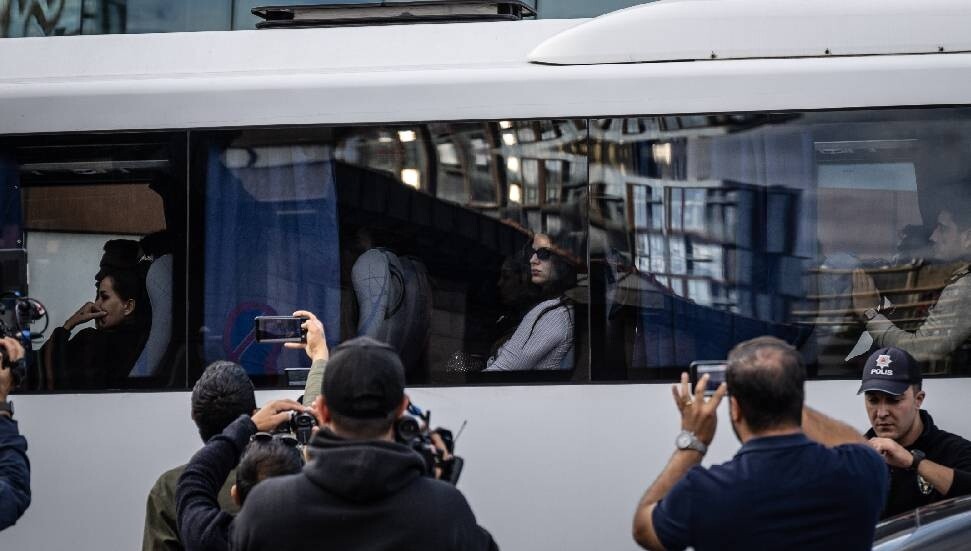 İstanbul'daki uyuşturucu operasyonunda Adli Tıp'a götürülen ünlü isimlerin işlemleri tamamlandı