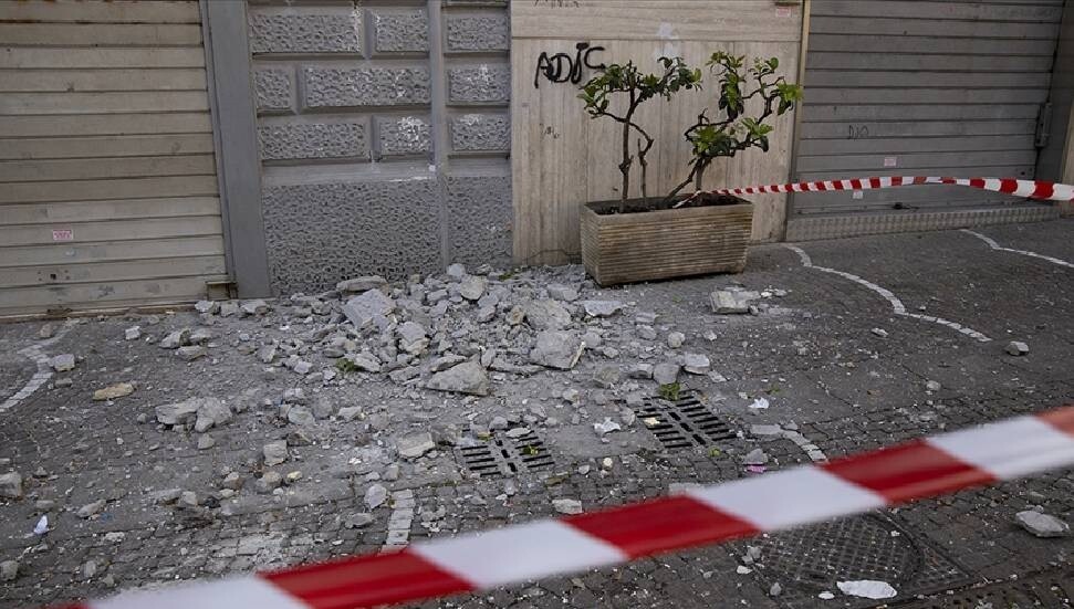 İtalya'nın Campi Flegrei bölgesinde 4,6 büyüklüğündeki deprem yerel halkı korkuttu